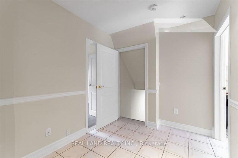 360 Chantenay Mississauga,ON L5A 1E7 — Photo 11