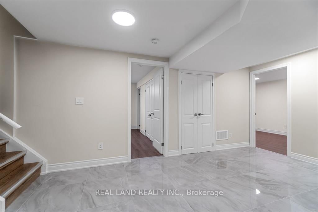 360 Chantenay Mississauga,ON L5A 1E7 — Photo 13