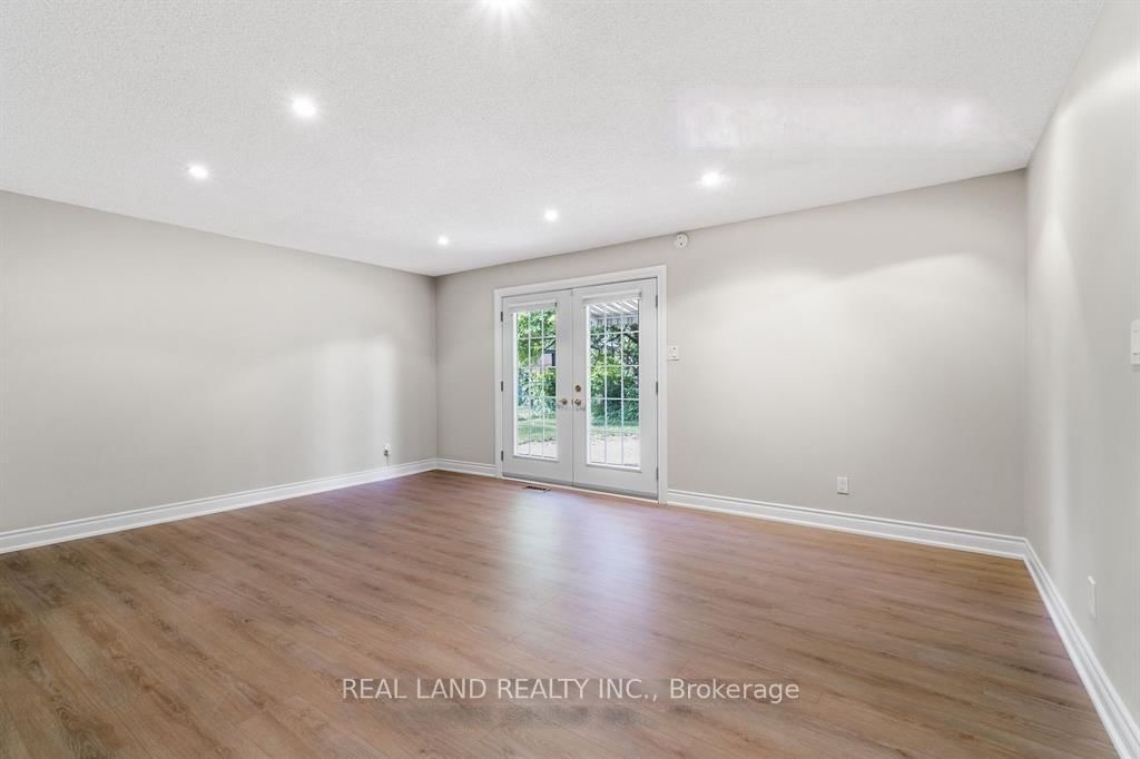 360 Chantenay Mississauga,ON L5A 1E7 — Photo 3