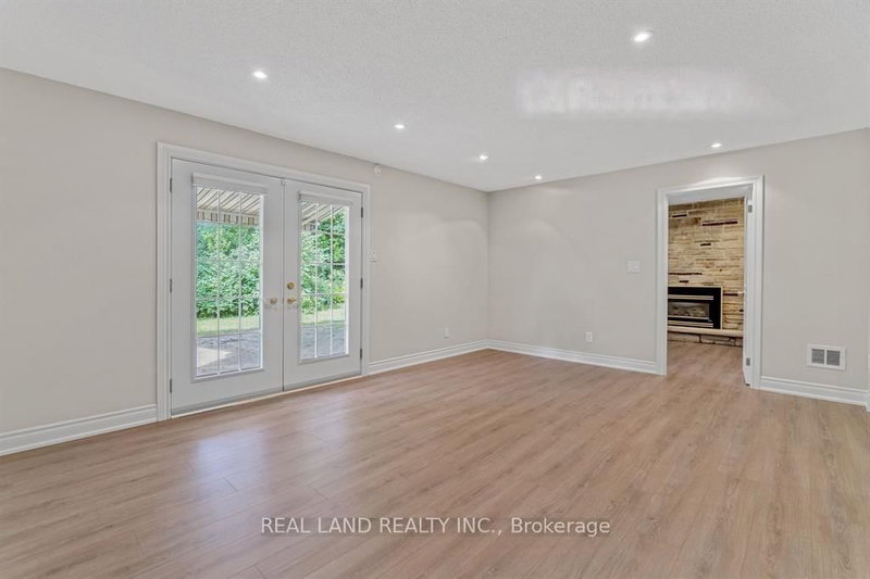 360 Chantenay Mississauga,ON L5A 1E7 — Photo 4