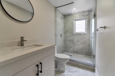360 Chantenay Mississauga,ON L5A 1E7 — Photo 8