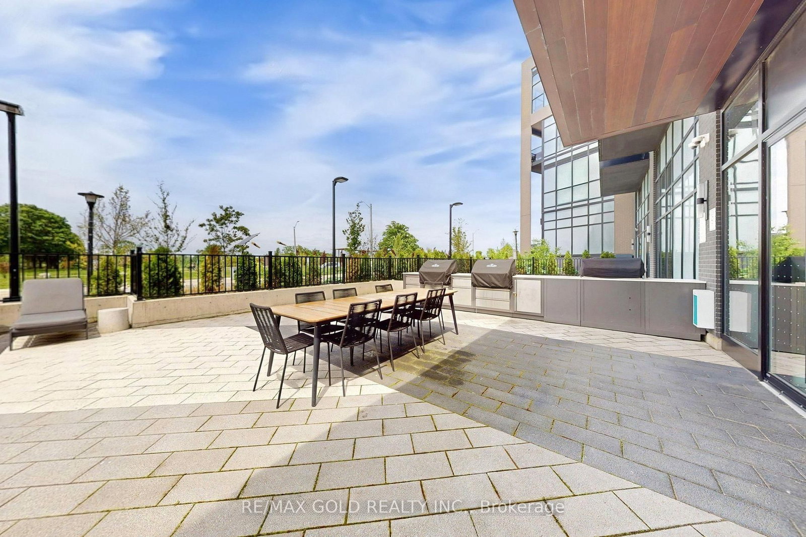 60 George Butchart Drive, Unit 203 - Photo 36