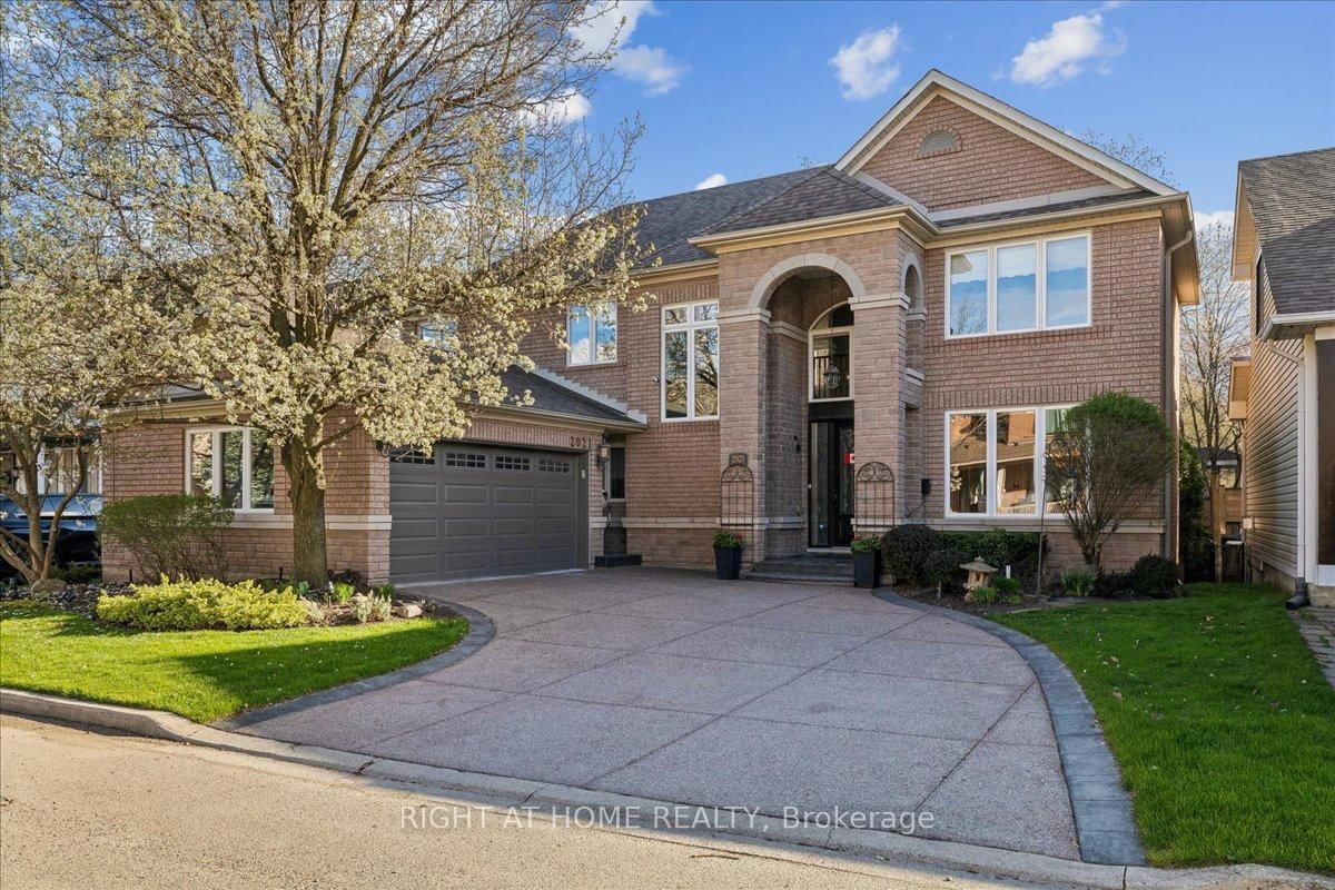 Detached House for sale at 2021 Oak Grove Place, Burlington, Ontario, L7L 6M8 - Orchard - MLS: W13087284