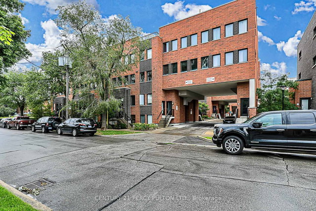 7 - 68 Winston Park Boulevard