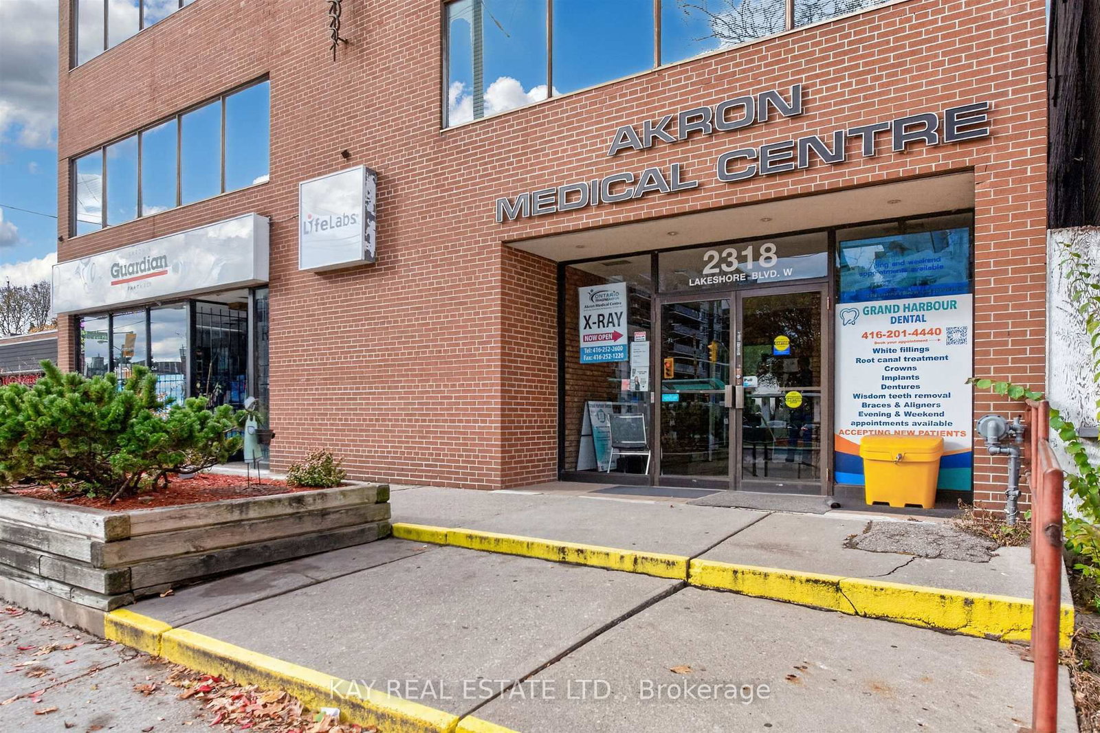 2318 Lake Shore Boulevard W - Photo 2