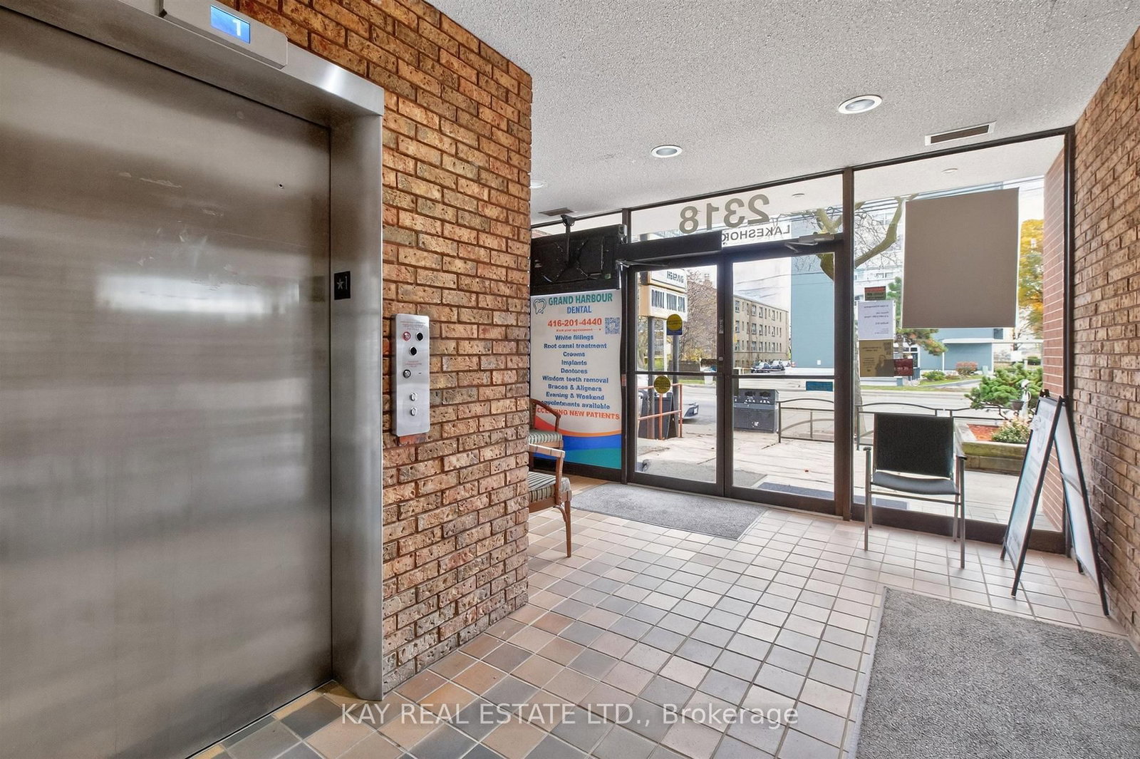 2318 Lake Shore Boulevard W - Photo 4