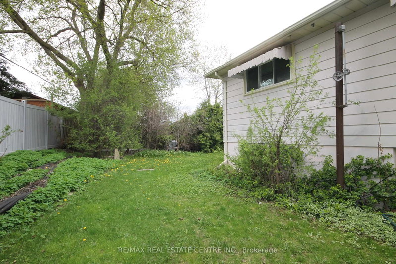 54 Moultrey Crescent