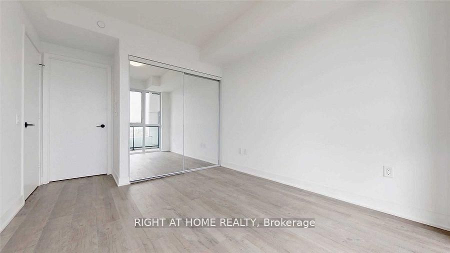 50 George Butchart Drive, Unit 615 - Photo 17