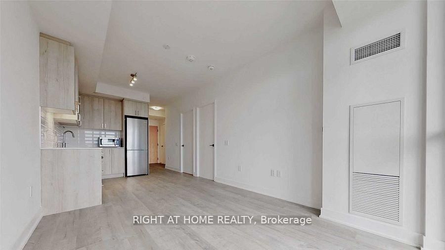 50 George Butchart Drive, Unit 615 - Photo 6