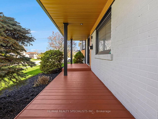 64 Joycelyn Crescent