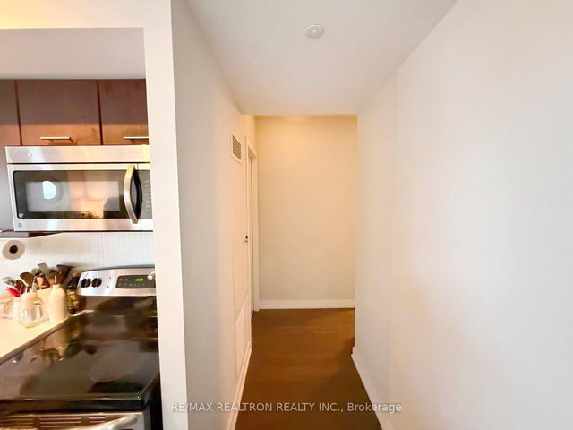2201 - 2212 Lake Shore Boulevard W