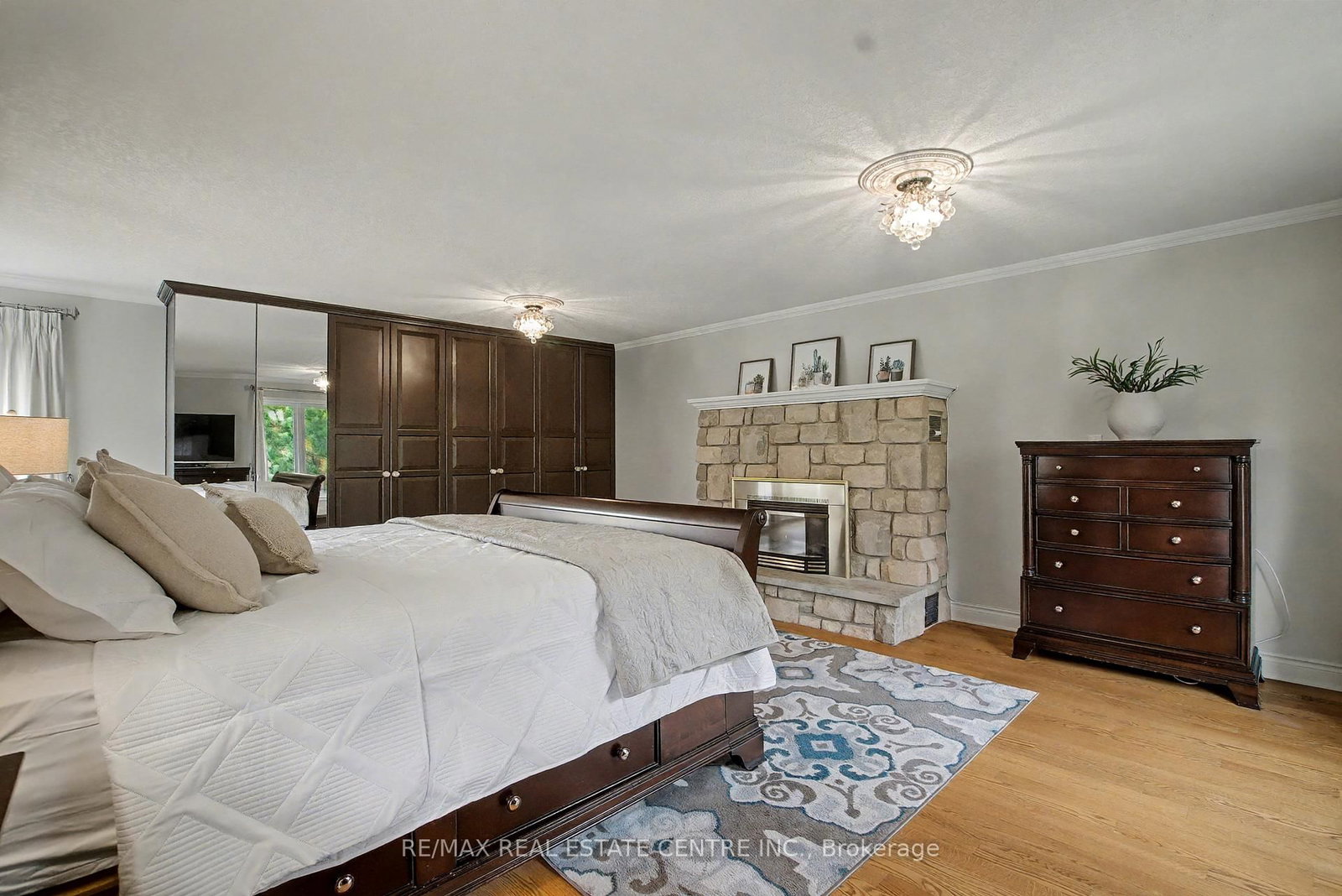 4220 Ennisclare Drive • Milton, ON photo 19