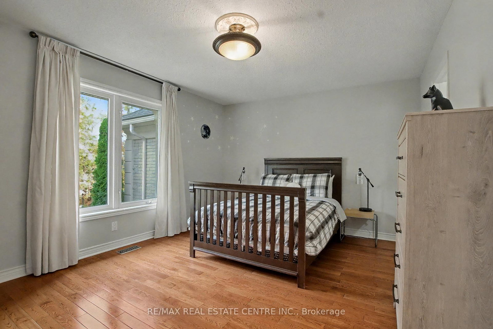 4220 Ennisclare Drive • Milton, ON photo 20