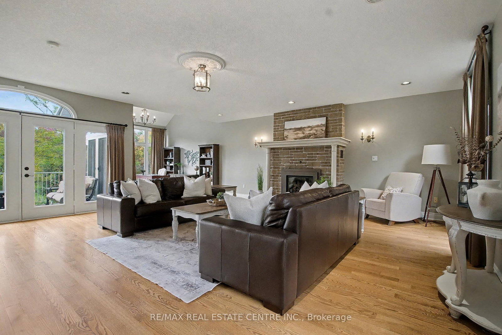4220 Ennisclare Drive • Milton, ON photo 7