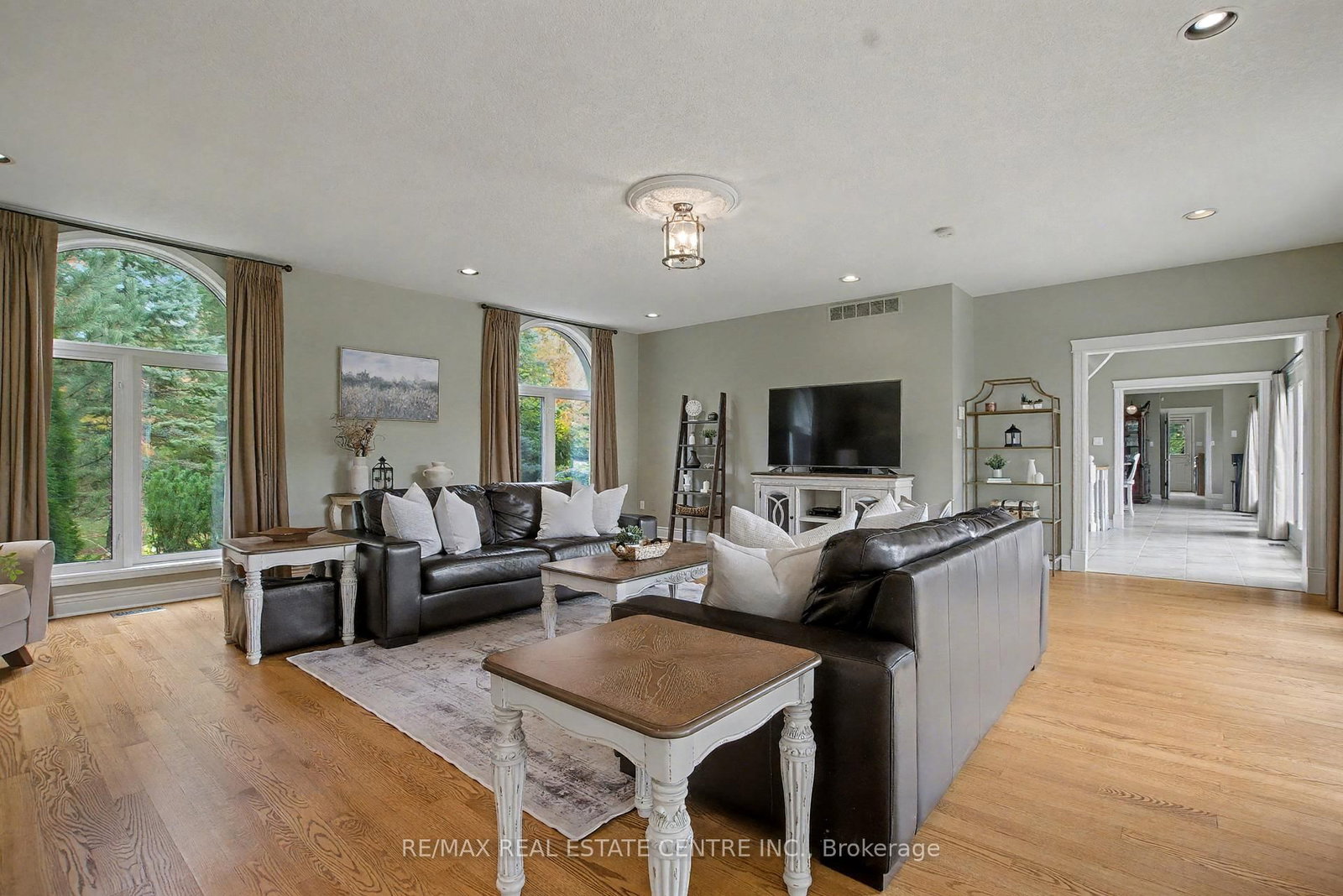 4220 Ennisclare Drive • Milton, ON photo 8