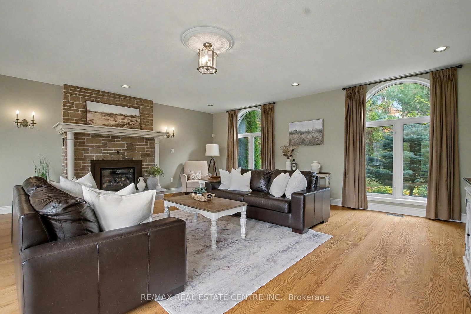 4220 Ennisclare Drive • Milton, ON photo 9