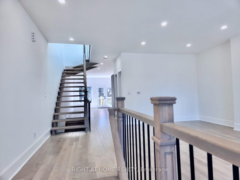 21B Roseland Dr, Toronto, M8W 1Y3 | Image 3