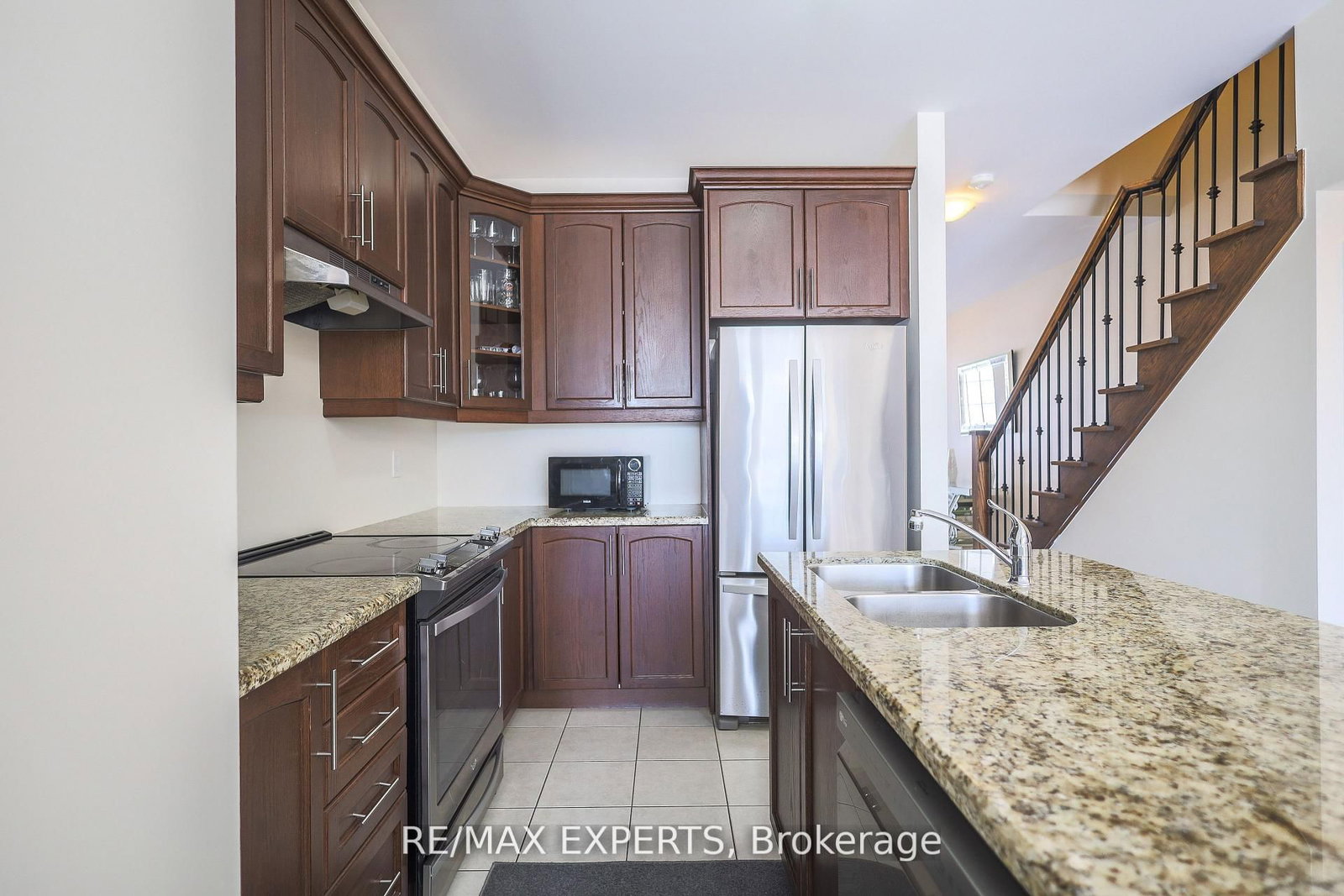 27 Hogan Manor Drive • Brampton, ON photo 11