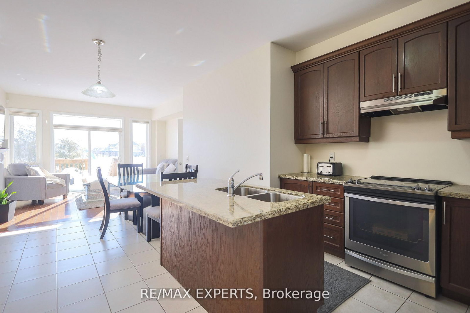 27 Hogan Manor Drive • Brampton, ON photo 13