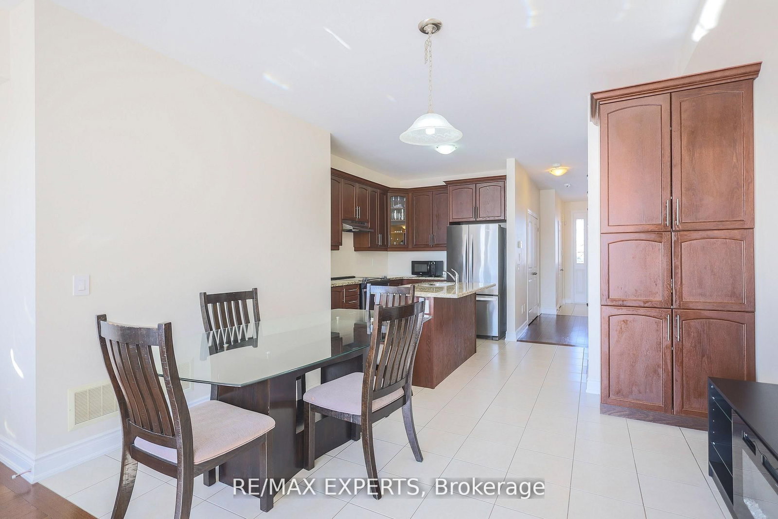 27 Hogan Manor Drive • Brampton, ON photo 14