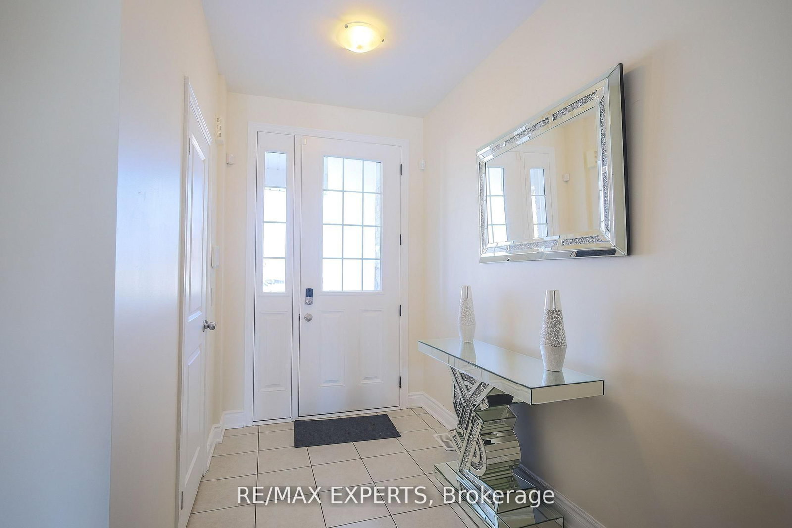 27 Hogan Manor Drive • Brampton, ON photo 6