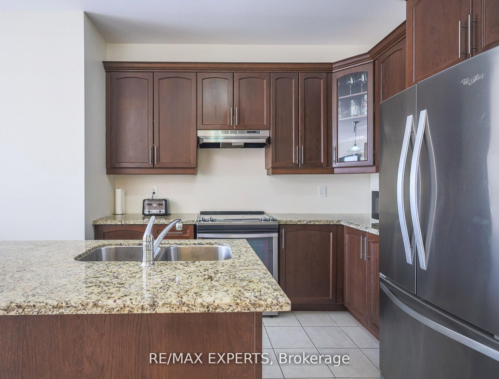 27 Hogan Manor Drive • Brampton, ON photo 9