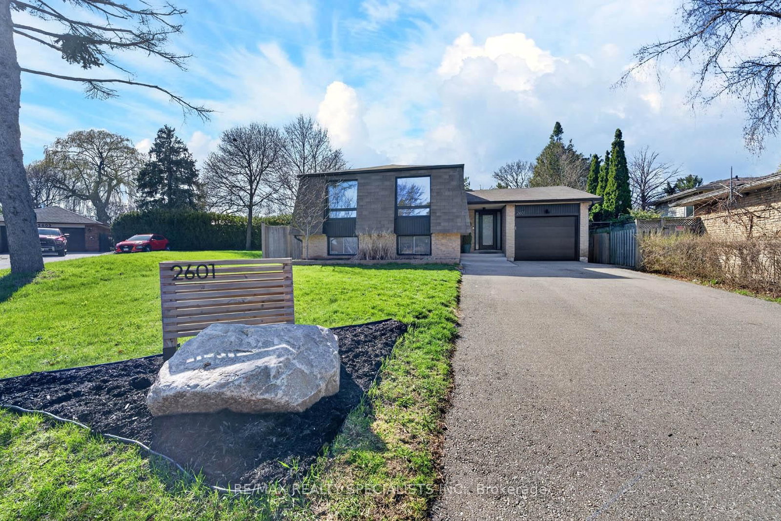 Detached House for sale at 2601 Windjammer Road, Mississauga, Ontario, L5L 1H7 - Erin Mills - MLS: W13088842