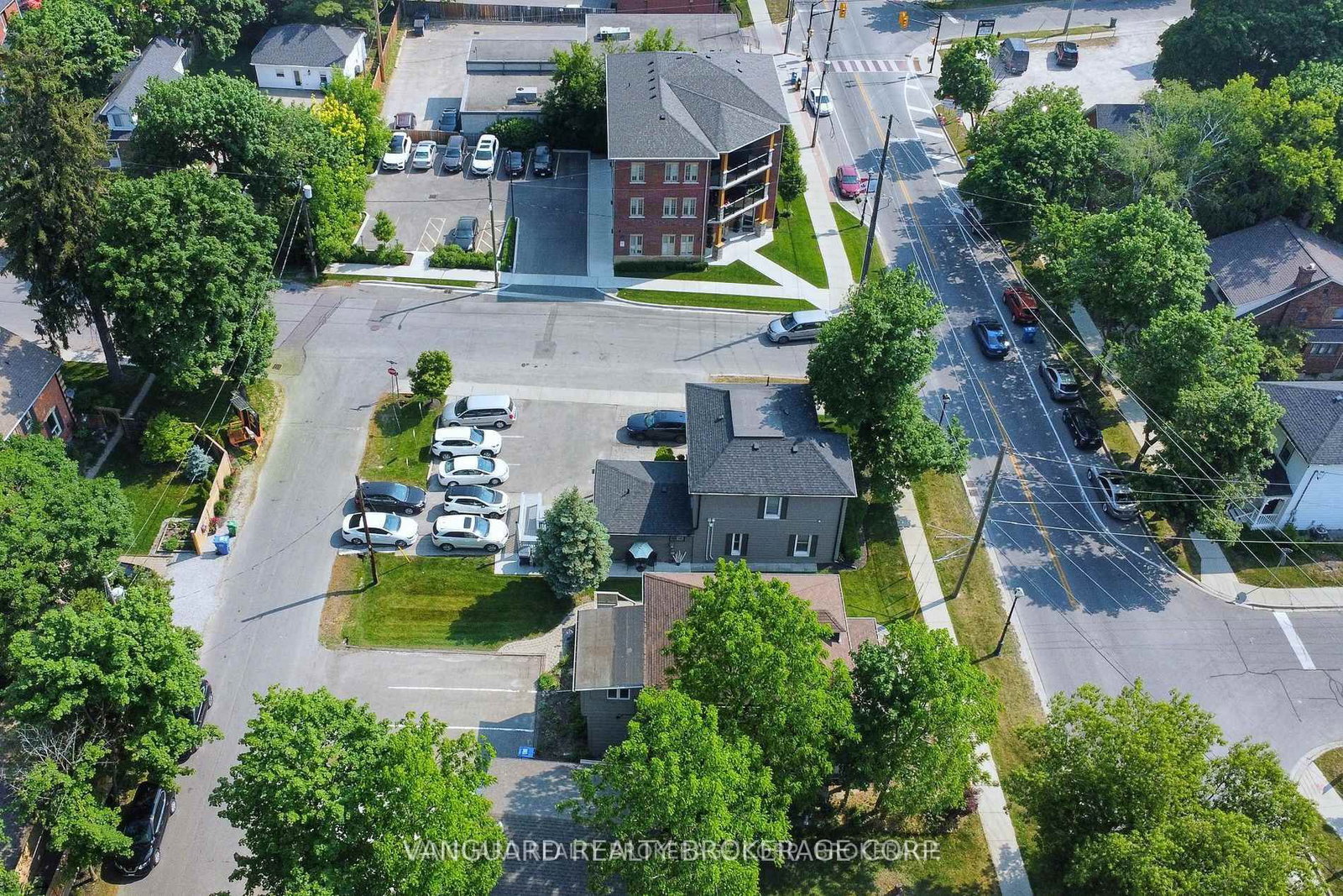 69 King Street W, Unit Mainfloor - Photo 10