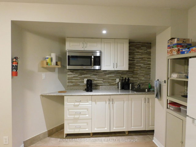 1132 Queen Street W