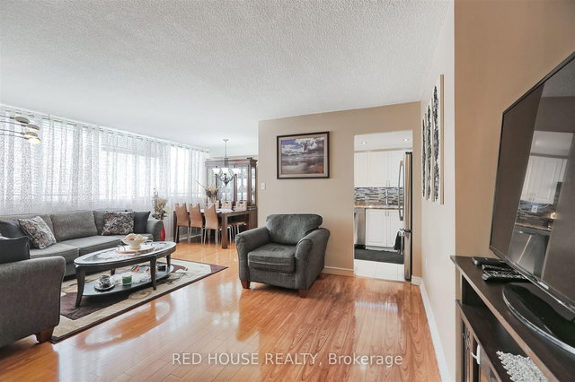 705 - 3590 Kaneff Crescent