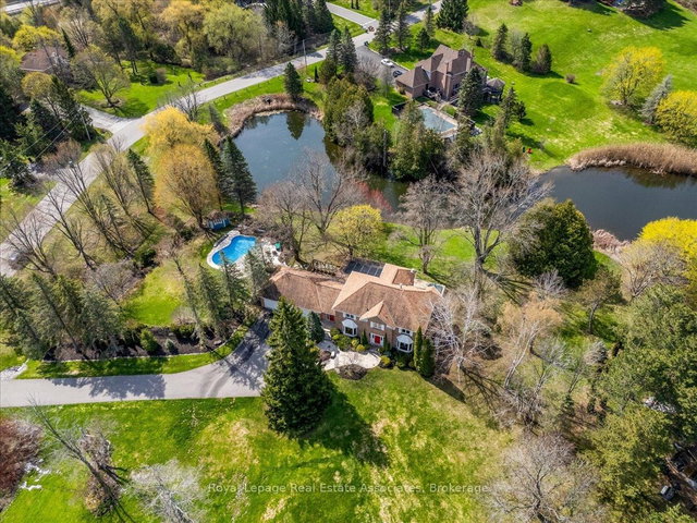 4 Wolf Crescent
