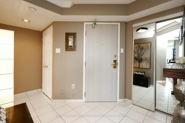 1504 - 2177 Burnhamthorpe Road W