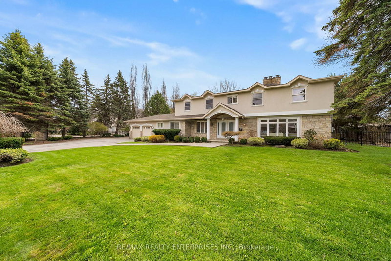 2154 Oneida Cres, Mississauga, L5C 1V6 | Image 2
