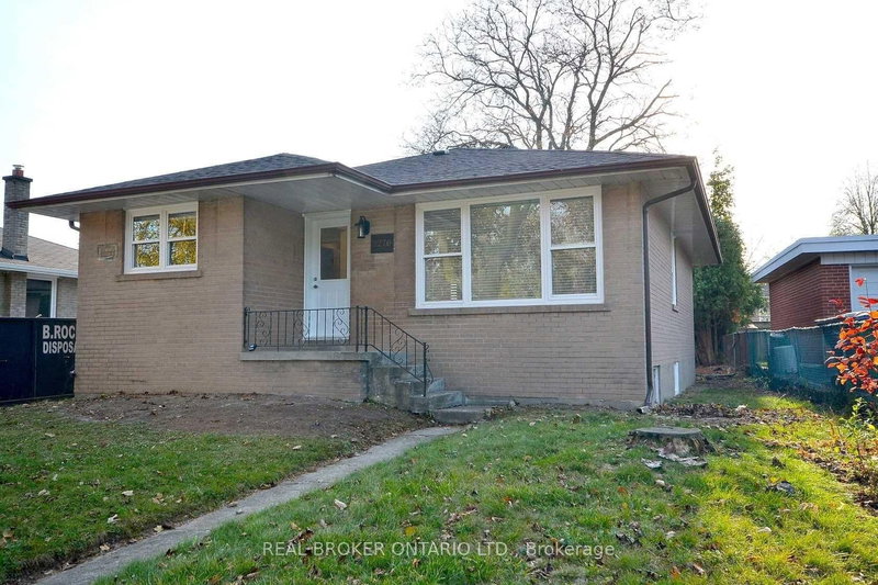 (MAIN) - 2276 Bostock Cres, Mississauga, L5J 3T1 | Image 2