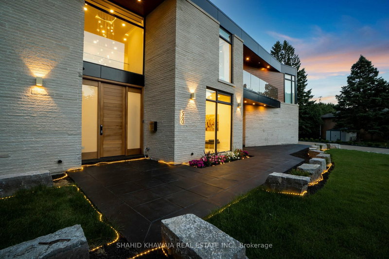 560 Shenandoah Dr, Mississauga, L5H 1V7 | Image 3