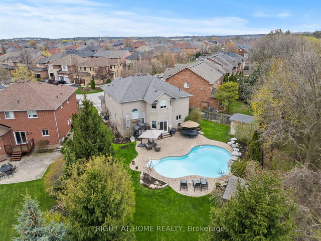 2275 Whitecliffe Way