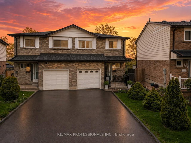 698 Galloway Crescent