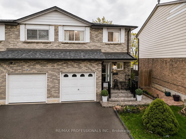 698 Galloway Crescent