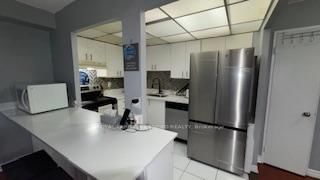 145 Hillcrest Mississauga,ON L5B 3Z1 — Photo 3