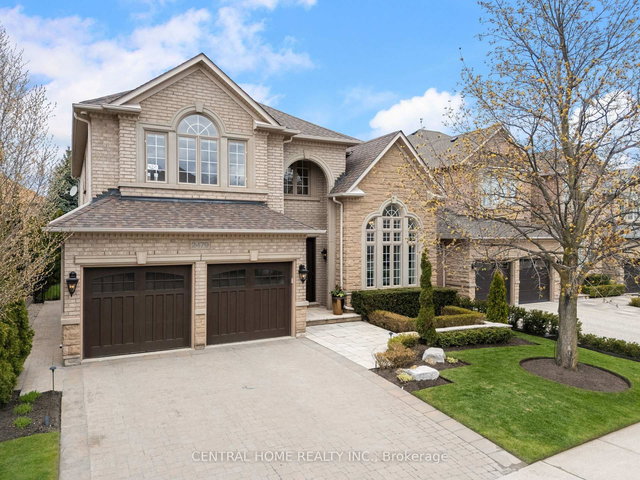 2479 Bon Echo Drive