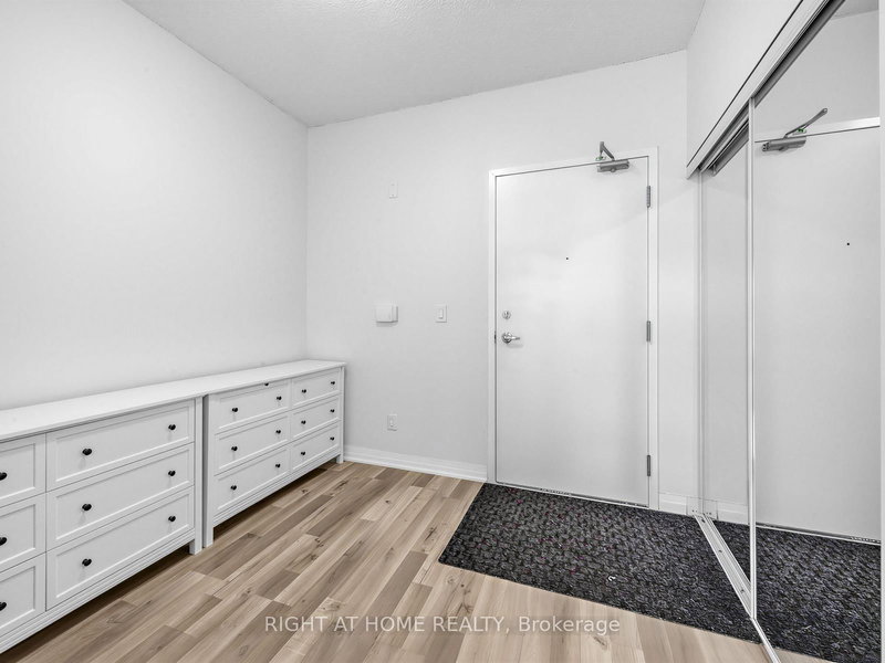 208 - 155 Legion Rd N, Toronto, M8Y 0A7 | Image 2