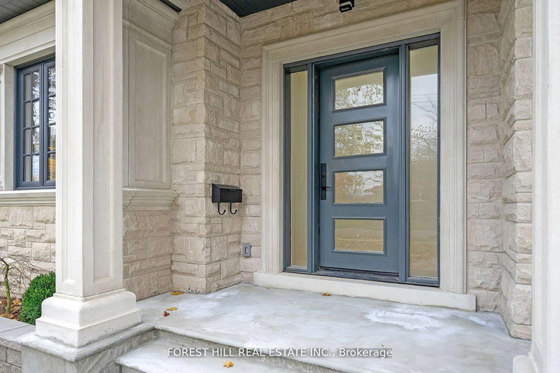 132 Lothian Ave, Toronto, M8Z 4L4 | Image 2