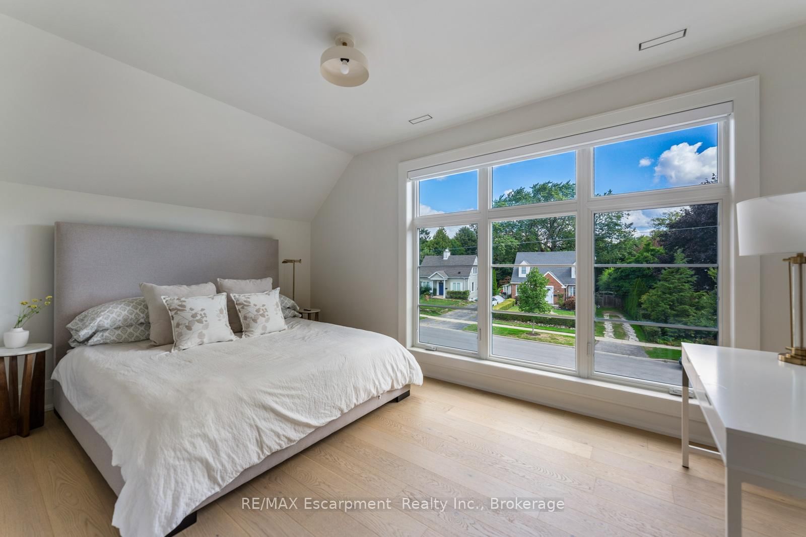 304 Pomona Avenue • Burlington, ON photo 32