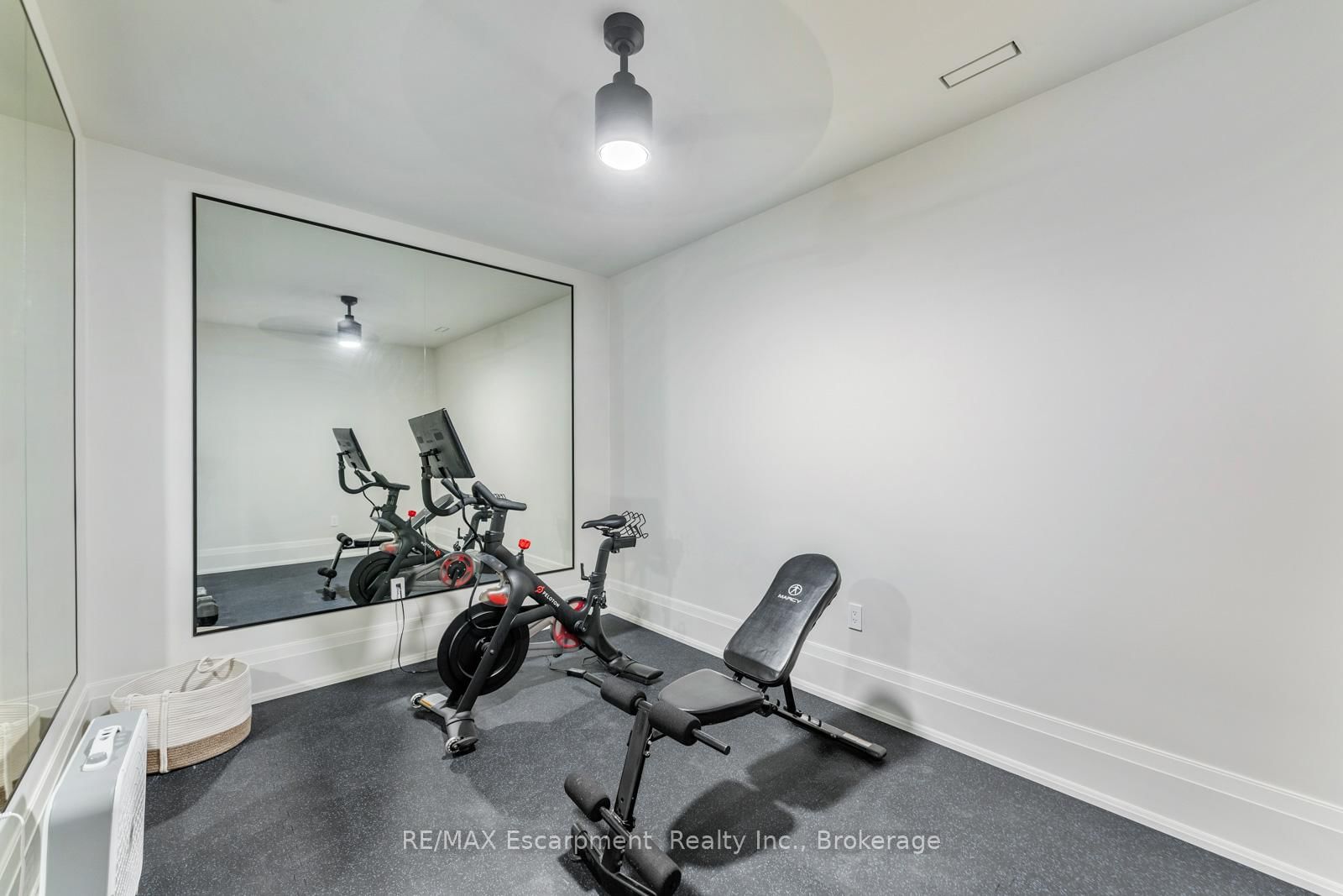 304 Pomona Avenue • Burlington, ON photo 39