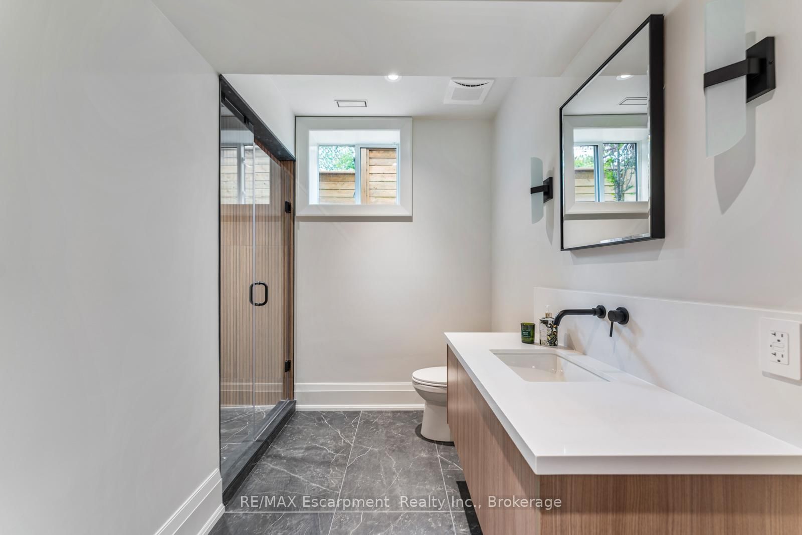 304 Pomona Avenue • Burlington, ON photo 40