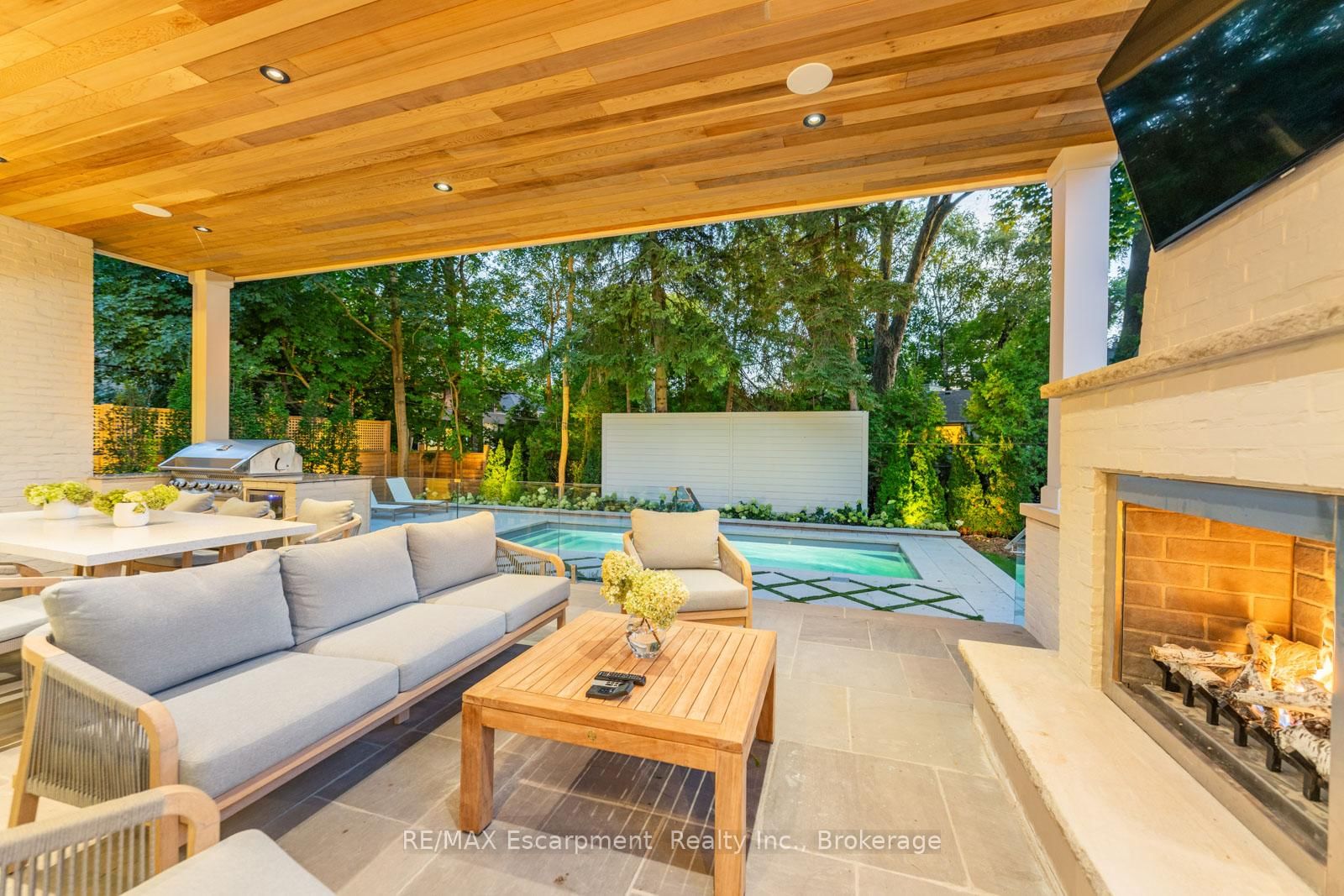 304 Pomona Avenue • Burlington, ON photo 47