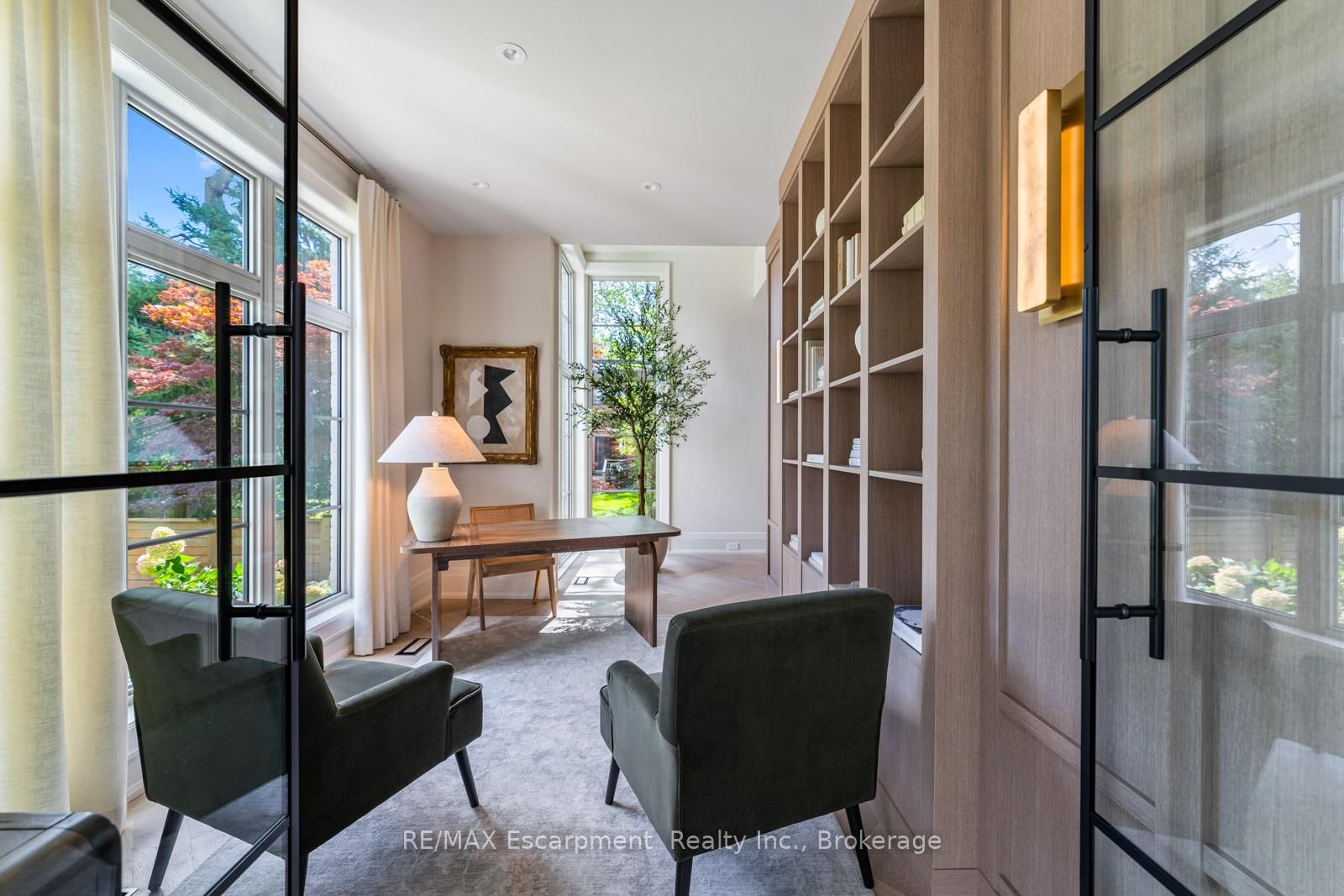 304 Pomona Avenue • Burlington, ON photo 8