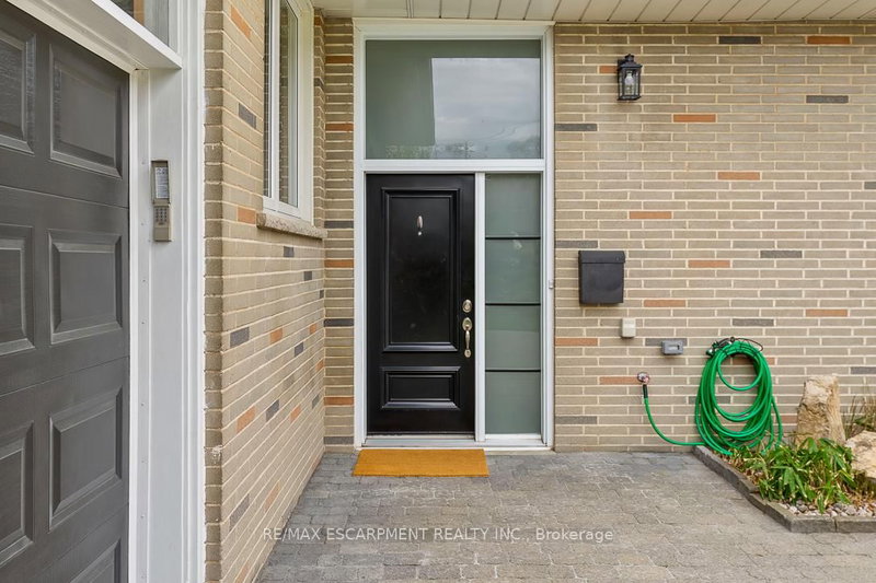 1548 Wembury Rd, Mississauga, L5J 2L9 | Image 3