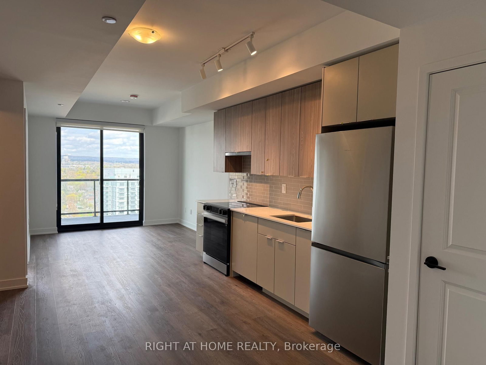 2075 Lakeshore Road, Unit 1710 - Photo 7