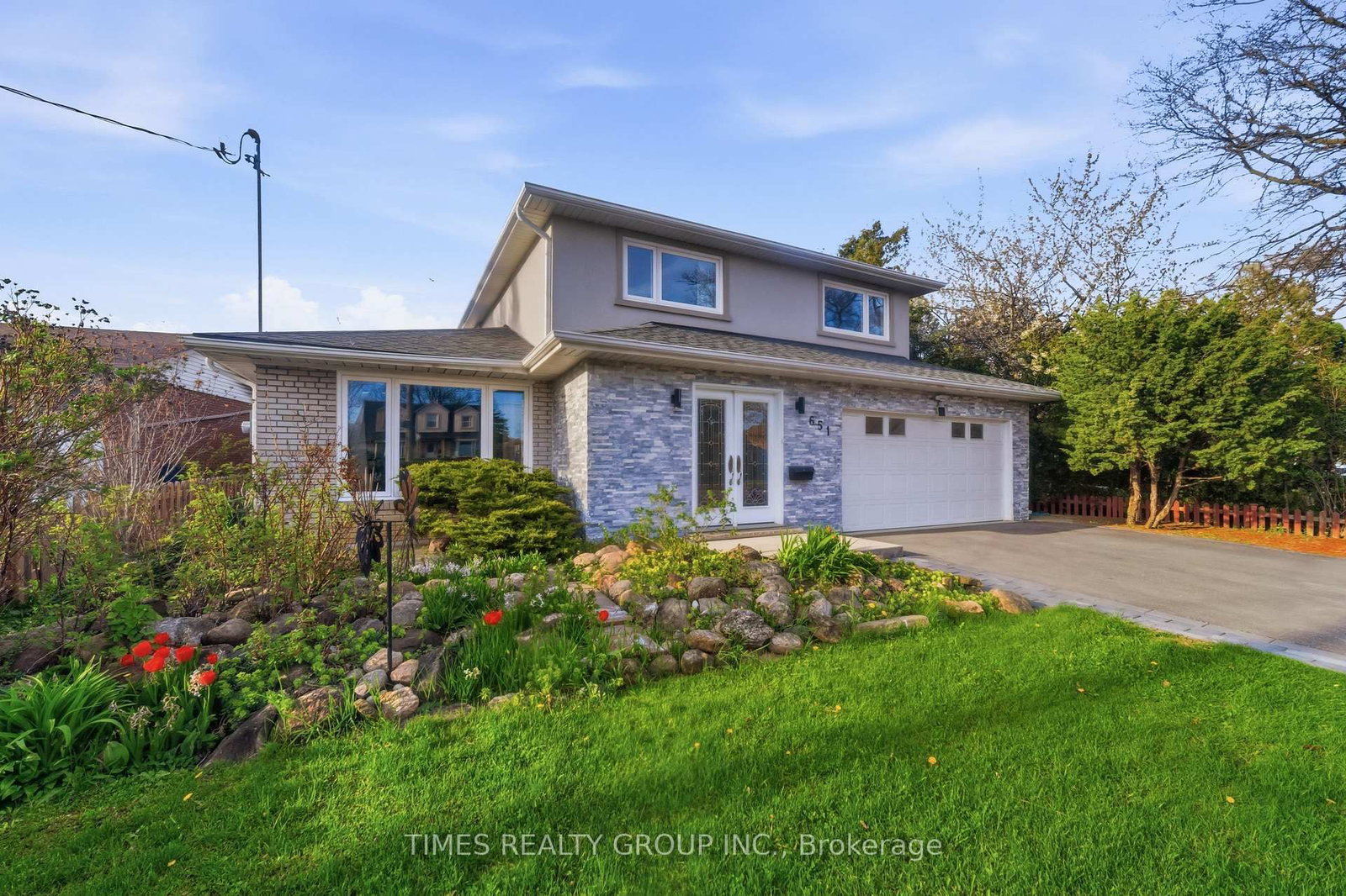 Detached House for sale at 651 Burnhamthorpe Road, Toronto, Ontario, M9C 2Z1 - Eringate-Centennial-West Deane - MLS: W13093536